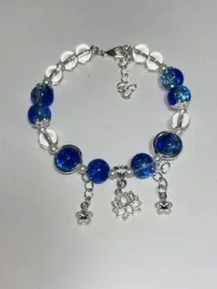 60.綺麗なブルーのブレスレット