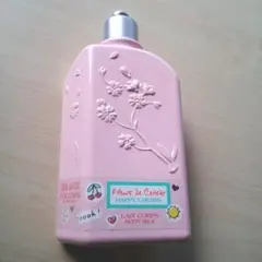 新品未開封　ロクシタン　ハッピーチェリー　ボディミルクのサムネイル