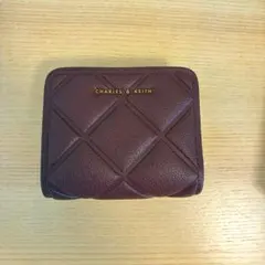 Charles and Keith 二つ折り財布 バーガンディのサムネイル
