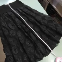黒　チュールスカート　渦巻き模様
