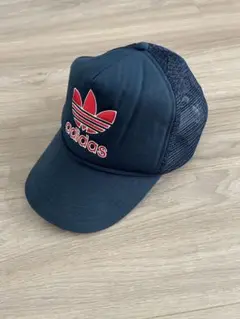adidas ネイビー トラッカーキャップ