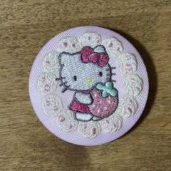 サンリオキャラクターズ　刺繍缶バッジ　ハローキティ