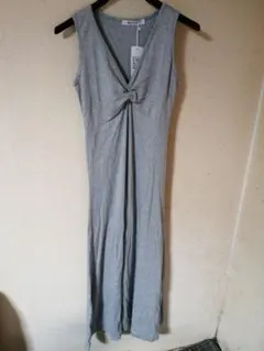 Vネックマキシワンピース　フレアタイプ　Mサイズ　未使用品