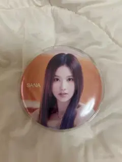 TWICE サナ 缶バッジ Celebrate