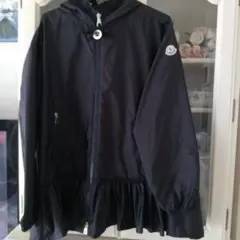 モンクレールブラックジャケット。