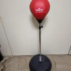 赤いボクシングサンドバッグ