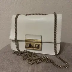 FURLAホワイト チェーンショルダーバッグ