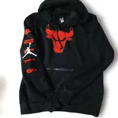 シカゴプルズ　NIKEパーカー