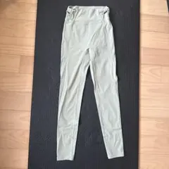 yomoment レギンス