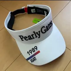 V050 PEARLY GATES パーリーゲイツ サンバイザー ロゴ ホワイト PEARLY GATES サンバイザー 「PEARLY GATES」メタリックロゴ