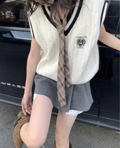 スクール風 刺繍入り ケーブルニットベストのサムネイル