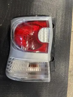 【値下げ】タントカスタム　リアテールランプ 右【中古良品】 タントカスタム LEDテール LA600S LA610S 後期 3Dホールファイバーフル