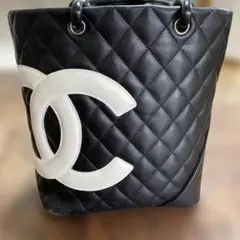 CHANEL ブラックキルティングショルダーバッグ