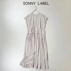 sonny label アーバンリサーチ　タックフレア　ワンピース　ノーカラーのサムネイル