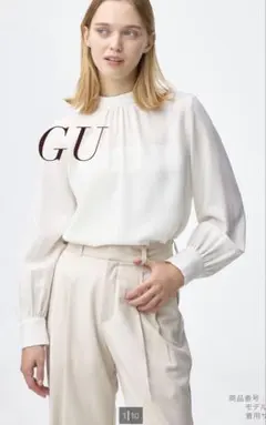 【新品未使用】GU スタンカラーブラウス ベージュのサムネイル