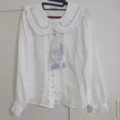 Amavel ファンシーリボンうさくまメッセージブラウス サックス