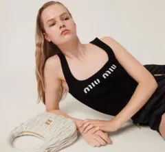 miu miu ミュウミュウ ブラック タンクトップのサムネイル