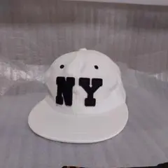 NYロゴ ホワイト スナップバックキャップ