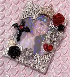 トレカケース デコ レジンデコ 赤 レッド 黒 ブラック 十字架 薔薇 シルバー