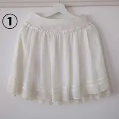 ホワイト シフォン フレアスカートとベージュのチュールミニスカート