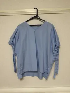 TOMORROWLAND コットントロピカル リボンカフスVネックブラウス