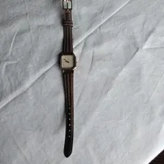 レディースの腕時計。