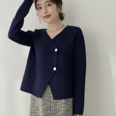 natural couture 【WEB限定】ゴールド釦Vネックプルオーバーのサムネイル