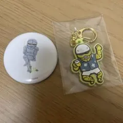 ちいかわ　鎧さん　ラバーキー　缶バッチ