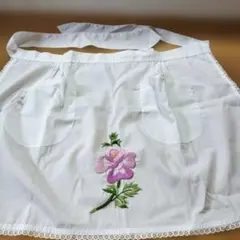 花柄刺繍入り ハンドメイド　ホワイトエプロン （訳ありおまけつき）