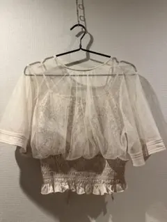lily brownシアー素材 半袖ブラウス 透け感のサムネイル