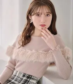 ファー付きケープライク袖口フリルリブニットプルオーバー