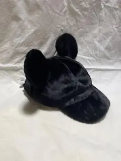黒いファーキャップ ミッキー手モチーフ