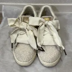 PUMA ボアスニーカー Basket Heart Teddy