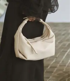 カプリシュレマージュ ロールハンドルバッグ
