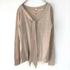 〈アバハウスドゥヴィネット〉ピンクベージュ　ボウタイ　長袖ニット　毛100%　Ｆ