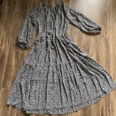 新品未使用　ワンピース　シフォン系　小花柄