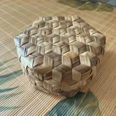 ハワイ　ラウハラ　ボックス　天然素材 六角形 蓋付き　小物入れ