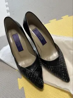 MEDA パンプス ブラック 型押し ポインテッドトゥ 22.5cmのサムネイル
