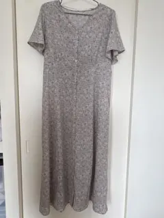 GU フラワーVネックフレアスリーブワンピース