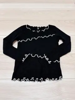 フリル　黒長袖カットソー 120センチ　キッズ服　シンプル