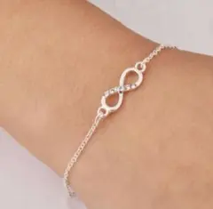 新品　インフィニティブレスレット ラインストーン付きシルバー色