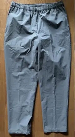 グレー ワイドパンツ