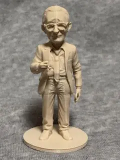 上司と部下に板挟みに合う疲れている主任のおじさんフィギュア 8cm