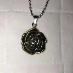 薔薇　ネックレス　黒×金