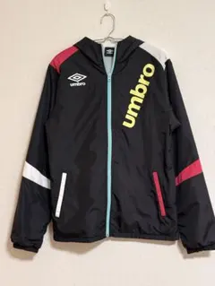美品　umbro アンブロ フード付ウインドブレーカー ピステ