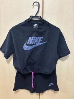 【NIKE】 ブラック ショート丈　クロップドTシャツ　ハーフパンツ