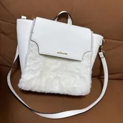 ホワイトファー付きハンドバッグ