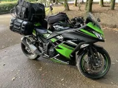 Kawasaki Ninja バイク車体　リアキャリア、ツーリングバック付きのサムネイル