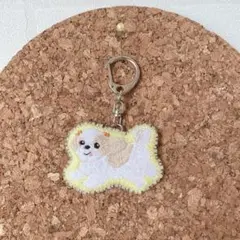 #31 シーズー　お散歩　刺繍キーホルダー