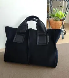 Kawa-Kawa カワカワ トートバッグ ブラック レッド内装 M - メルカリ